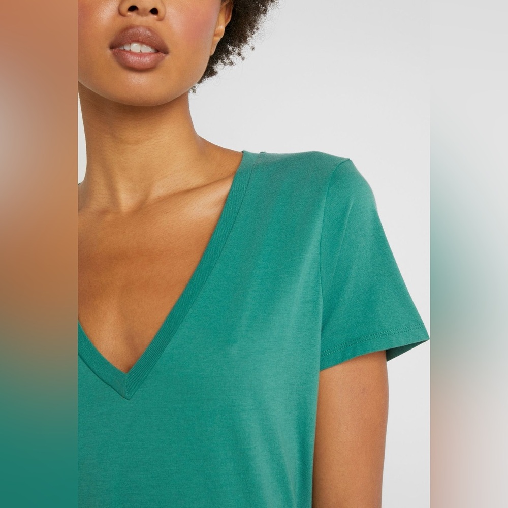 J.CREW Basic T-shirt - Picture 5 of 7